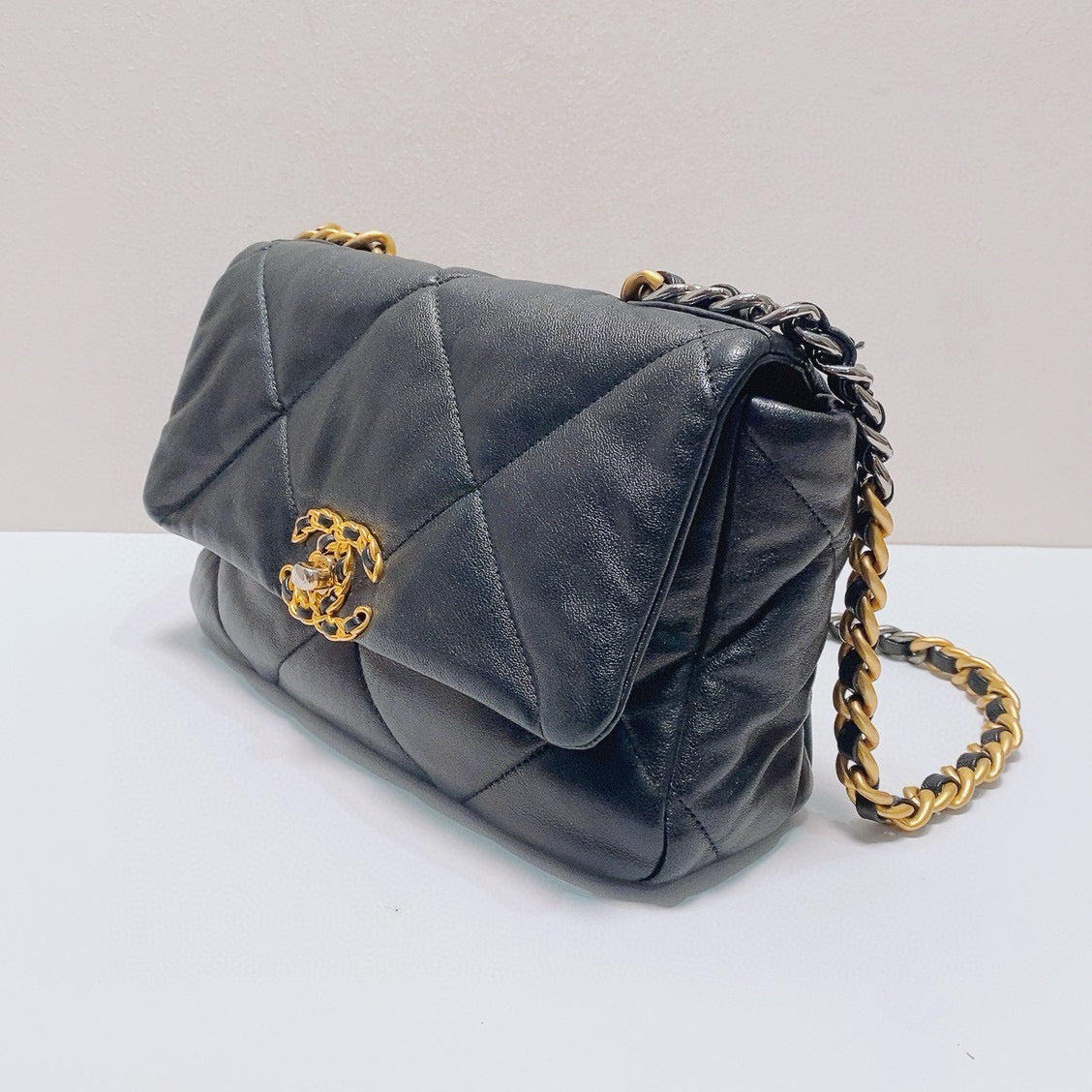 Chanel - 19 bag - Lambskin leather - Black with Gold-Tone and Ruthenium-Tone Hardware - (Small)