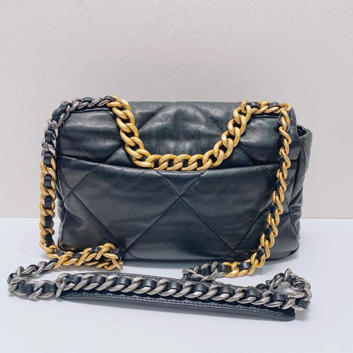 Chanel - 19 bag - Lambskin leather - Black with Gold-Tone and Ruthenium-Tone Hardware - (Small)