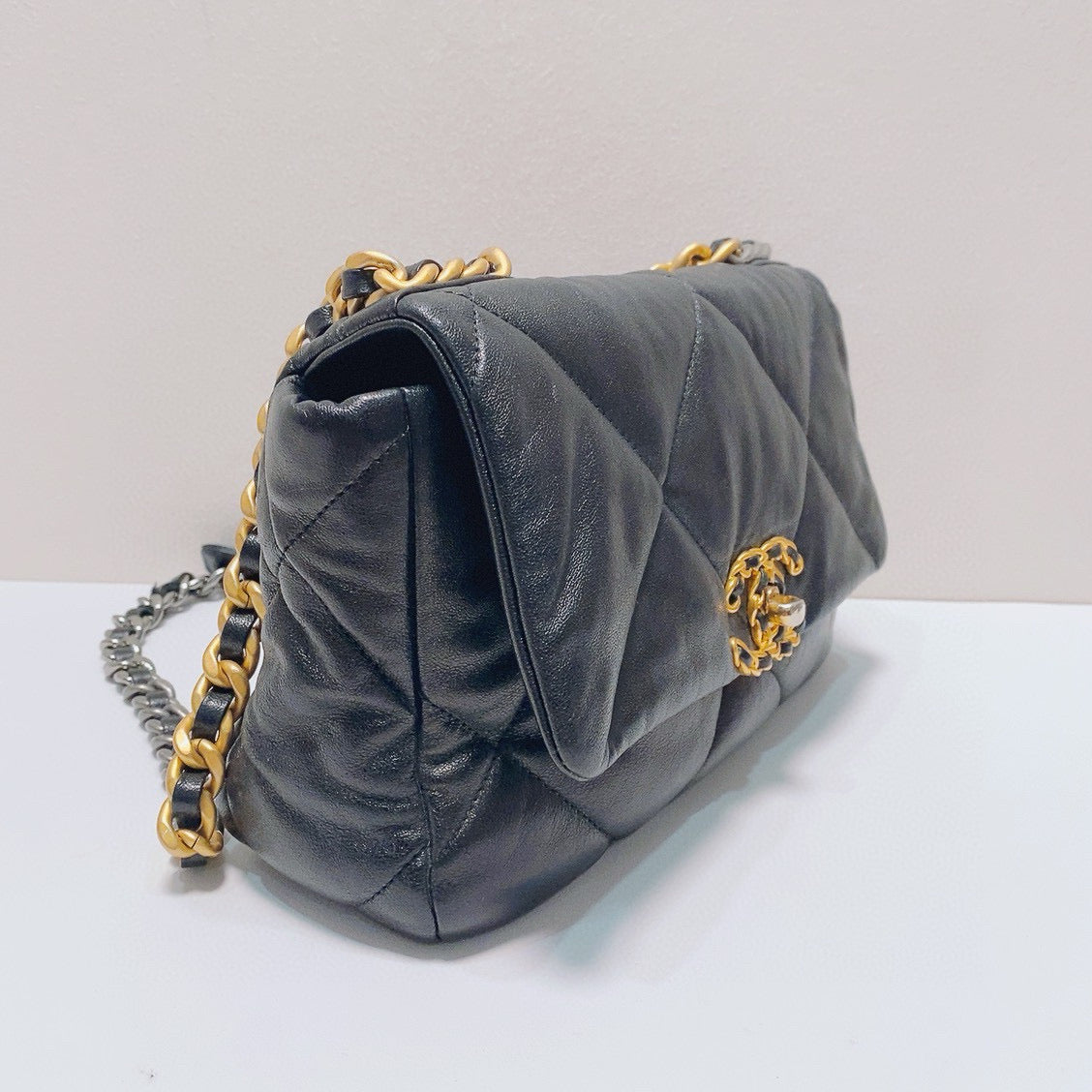 Chanel - 19 bag - Lambskin leather - Black with Gold-Tone and Ruthenium-Tone Hardware - (Small)