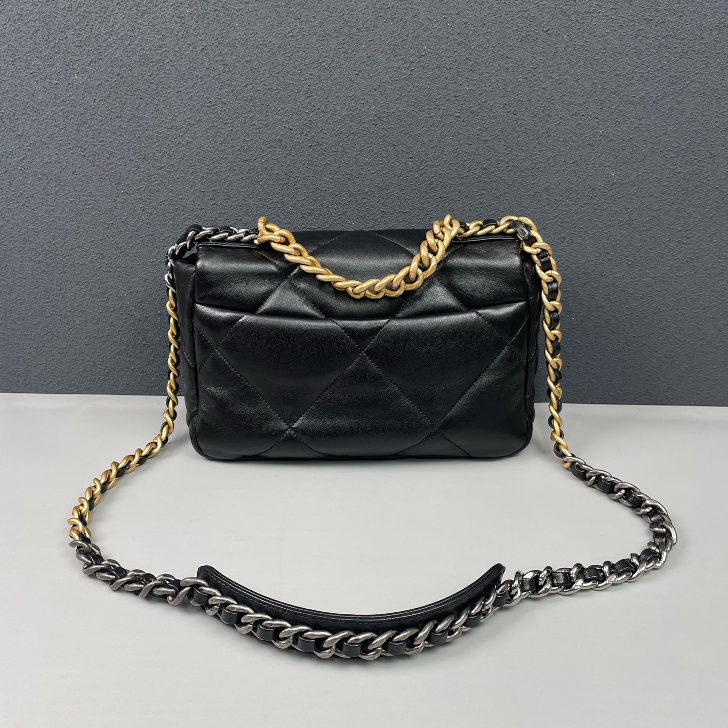 Chanel - 19 Bag - Lambskin leather - Black with Mixed-Tone Hardware - (Small)