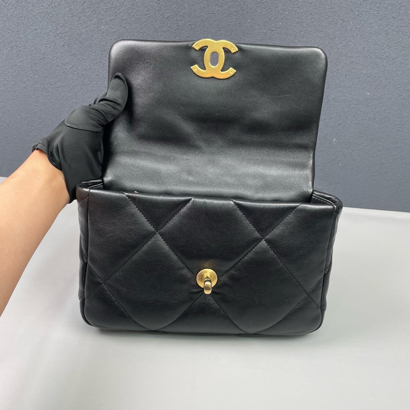 Chanel - 19 Bag - Lambskin leather - Black with Mixed-Tone Hardware - (Small)