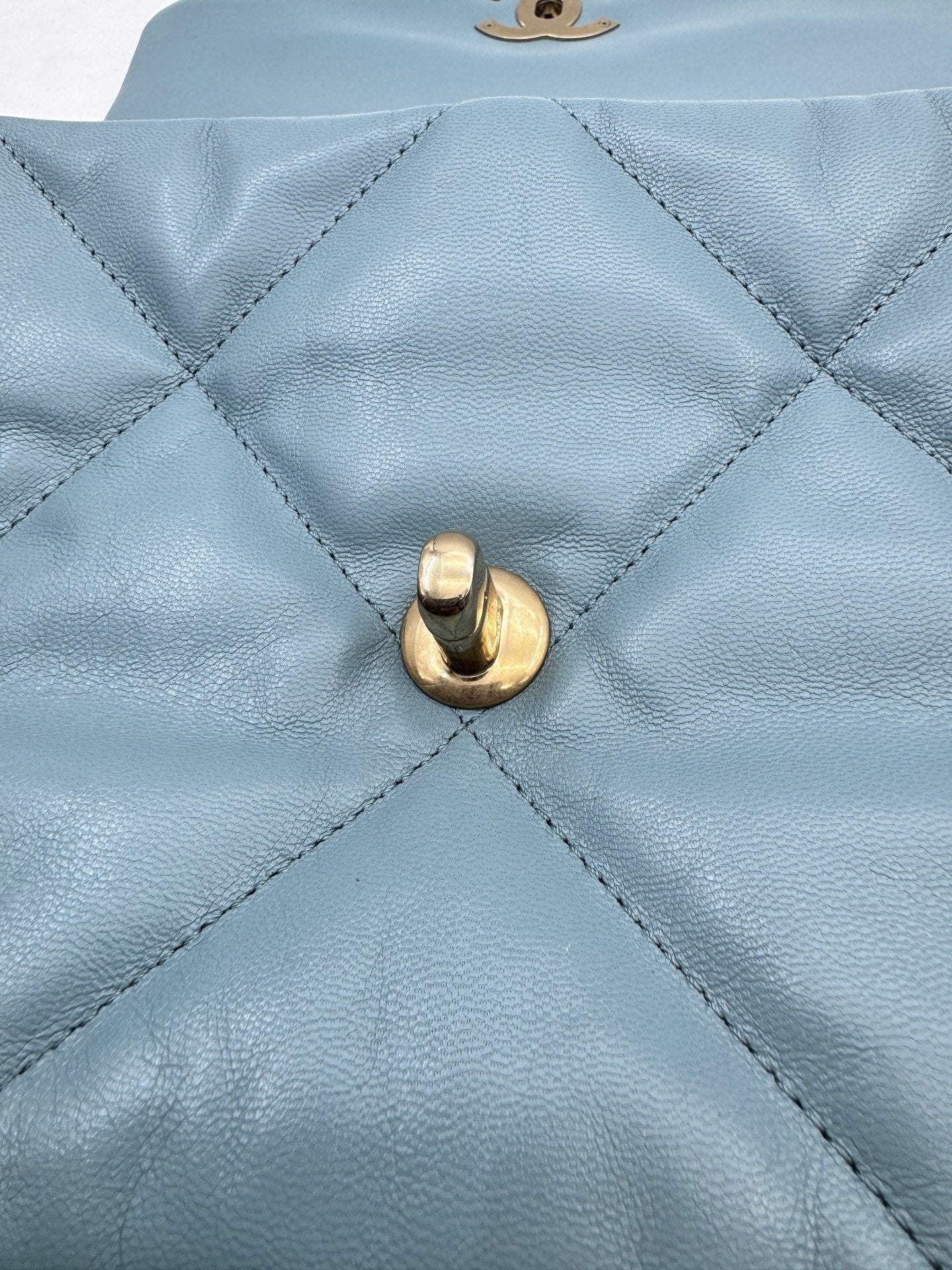 Chanel - 19 Bag - Lambskin leather - Tiffany Blue with Gold-Tone Hardware - (Medium)