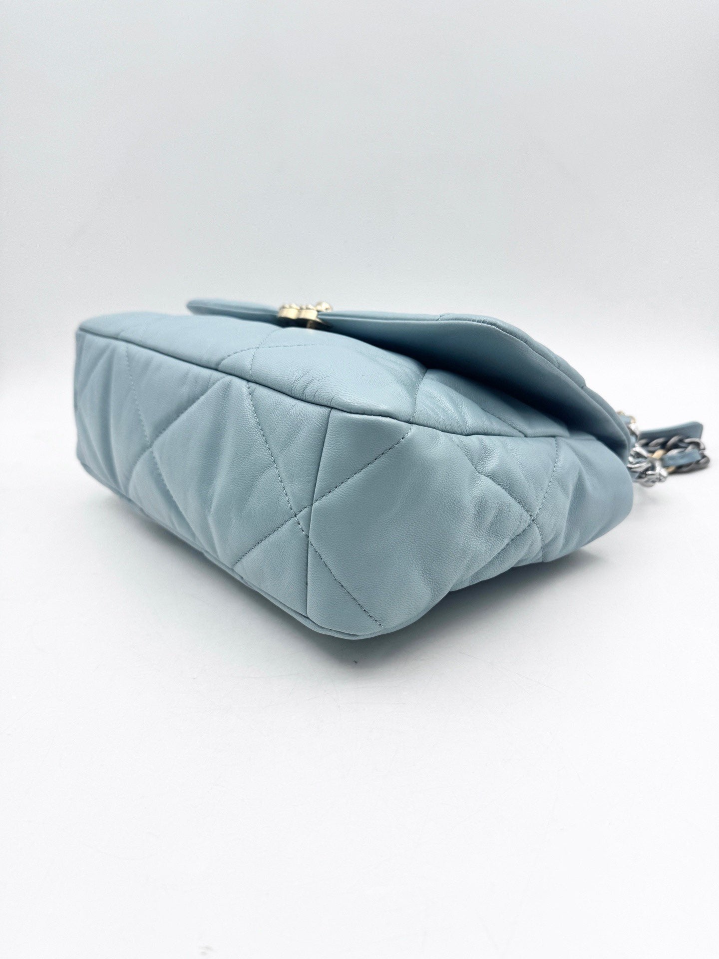 Chanel - 19 Bag - Lambskin leather - Tiffany Blue with Gold-Tone Hardware - (Medium)