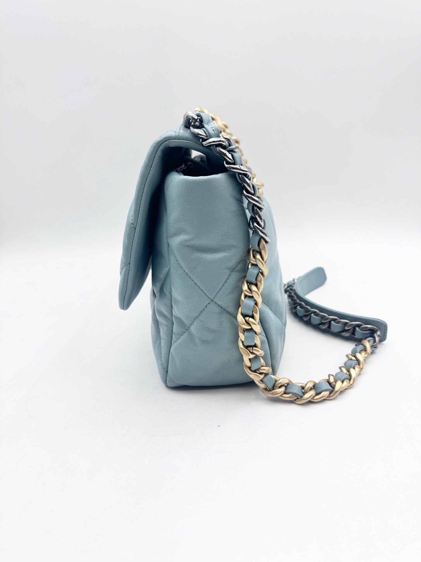 Chanel - 19 Bag - Lambskin leather - Tiffany Blue with Gold-Tone Hardware - (Medium)