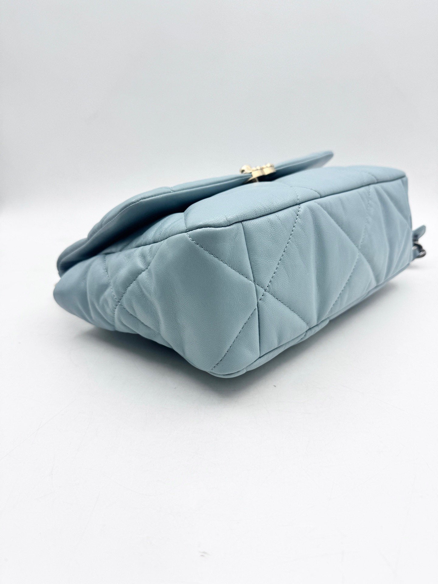 Chanel - 19 Bag - Lambskin leather - Tiffany Blue with Gold-Tone Hardware - (Medium)