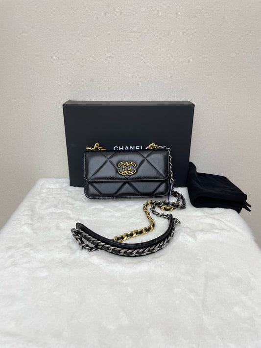 Chanel - 19 Bag - Leather - Black - (mini)