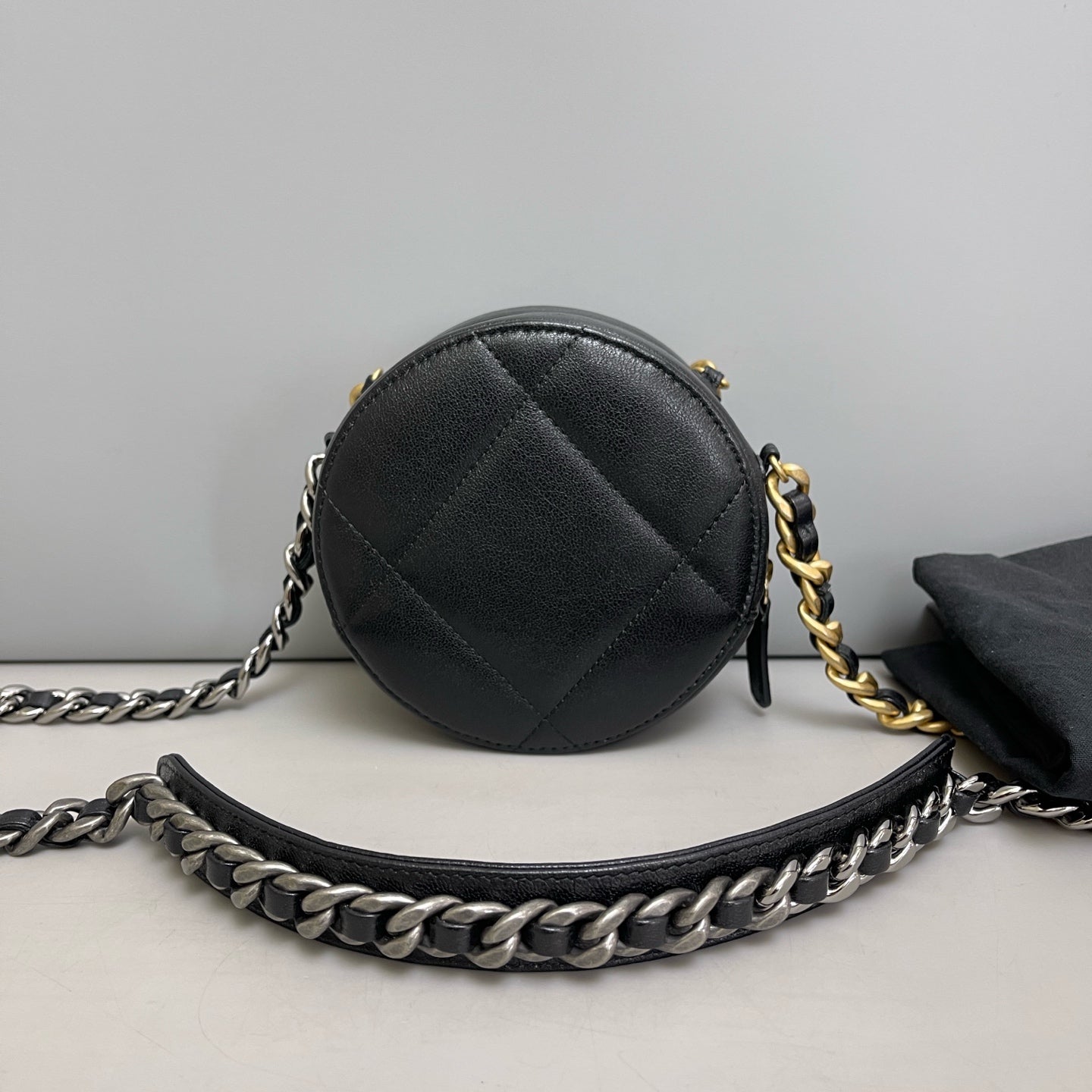 Chanel - 19 Bag - Leather - Black - (mini)