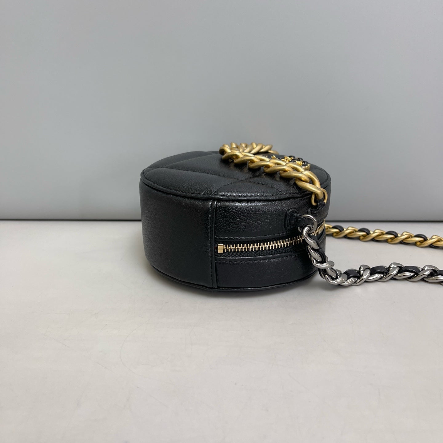 Chanel - 19 Bag - Leather - Black - (mini)