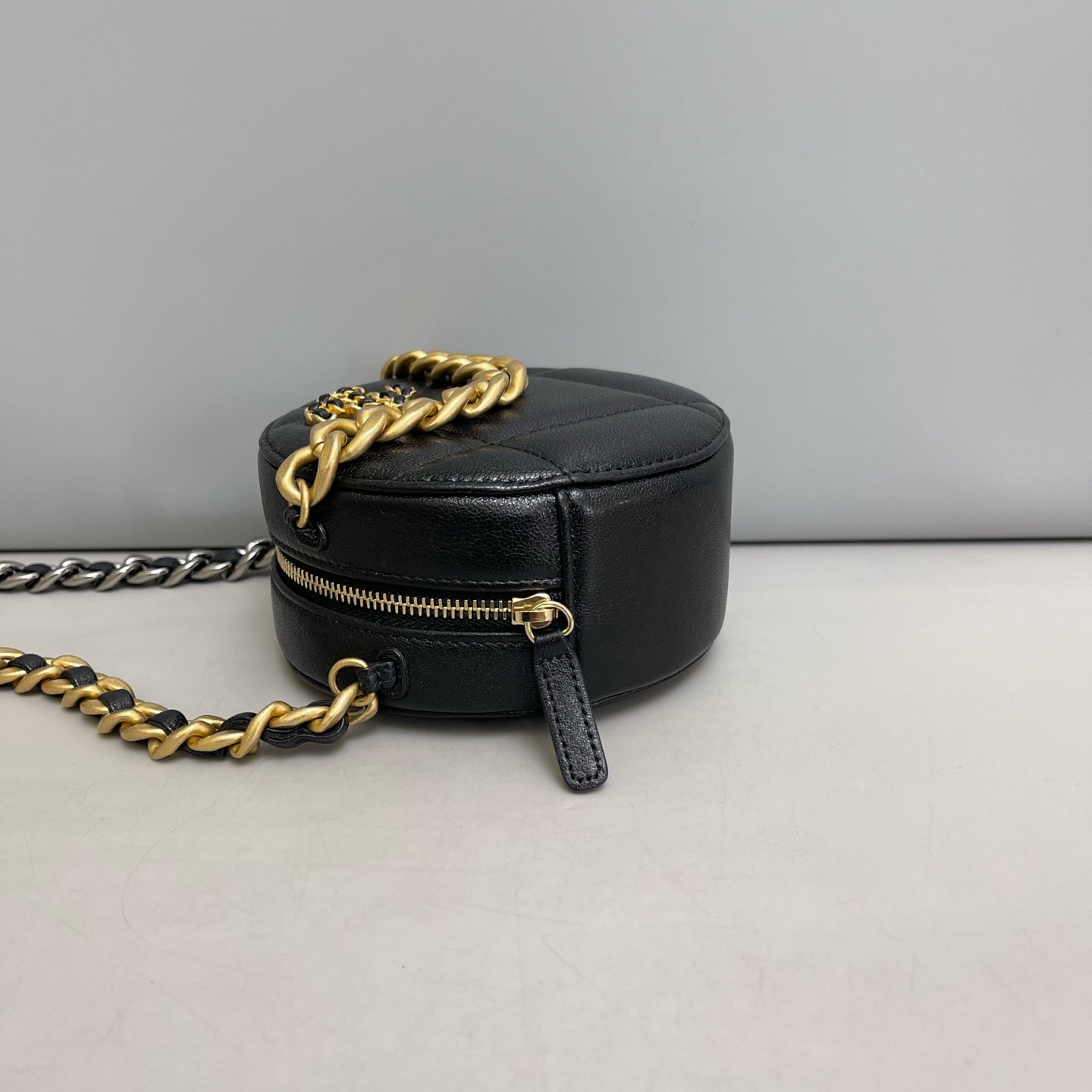 Chanel - 19 Bag - Leather - Black - (mini)