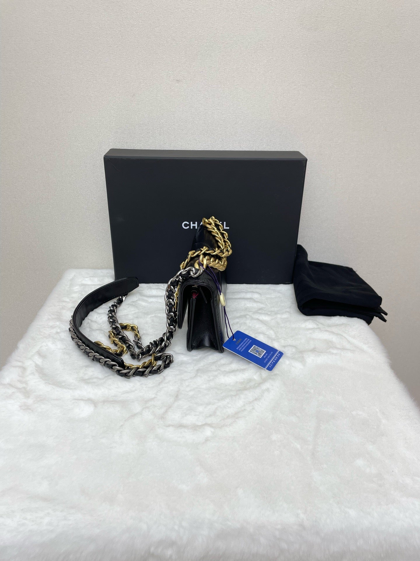 Chanel - 19 Bag - Leather - Black - (mini)