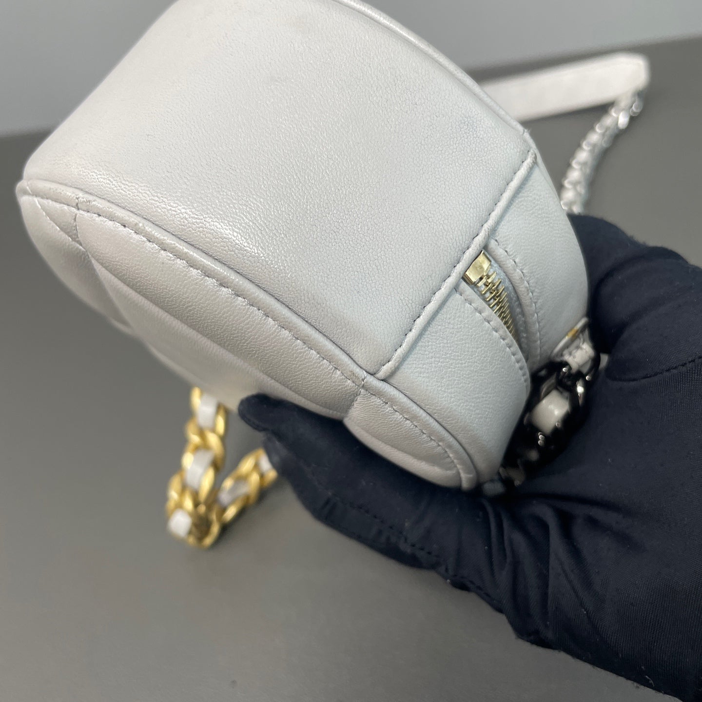Chanel - 19 Bag - Leather - Grey - (mini)