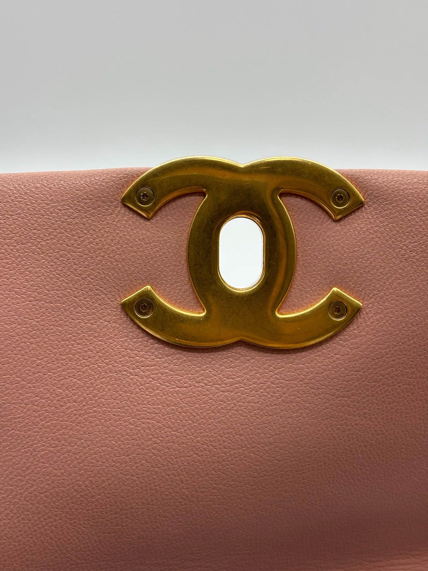 Chanel - 19 Bag - Leather - Pink - (small)