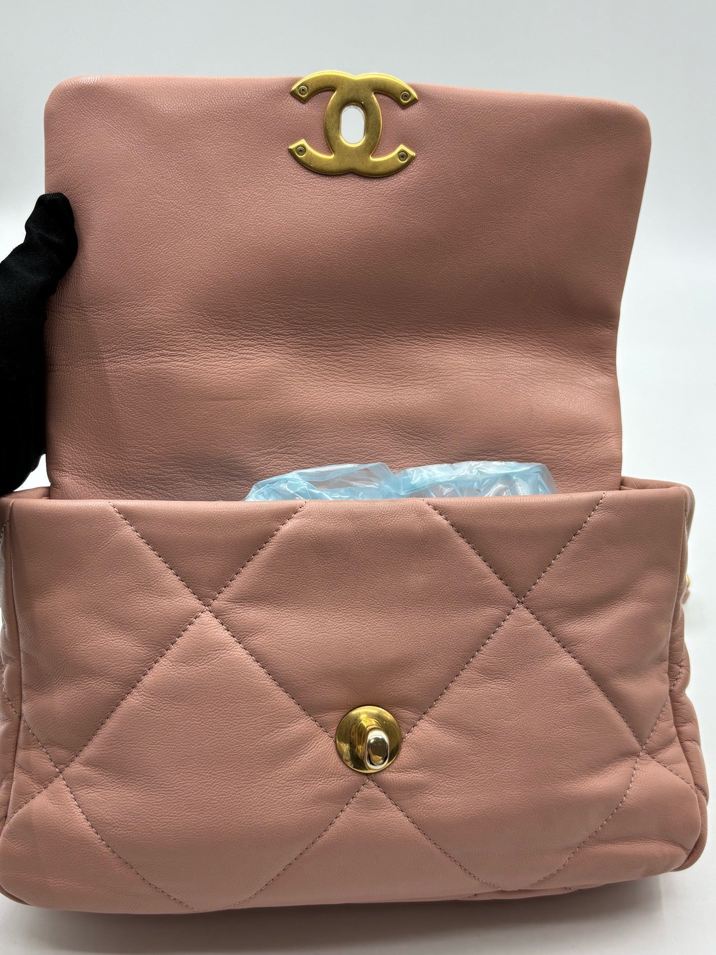 Chanel - 19 Bag - Leather - Pink - (small)