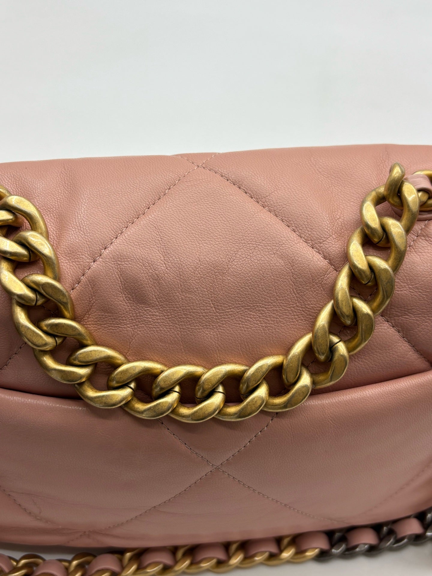 Chanel - 19 Bag - Leather - Pink - (small)
