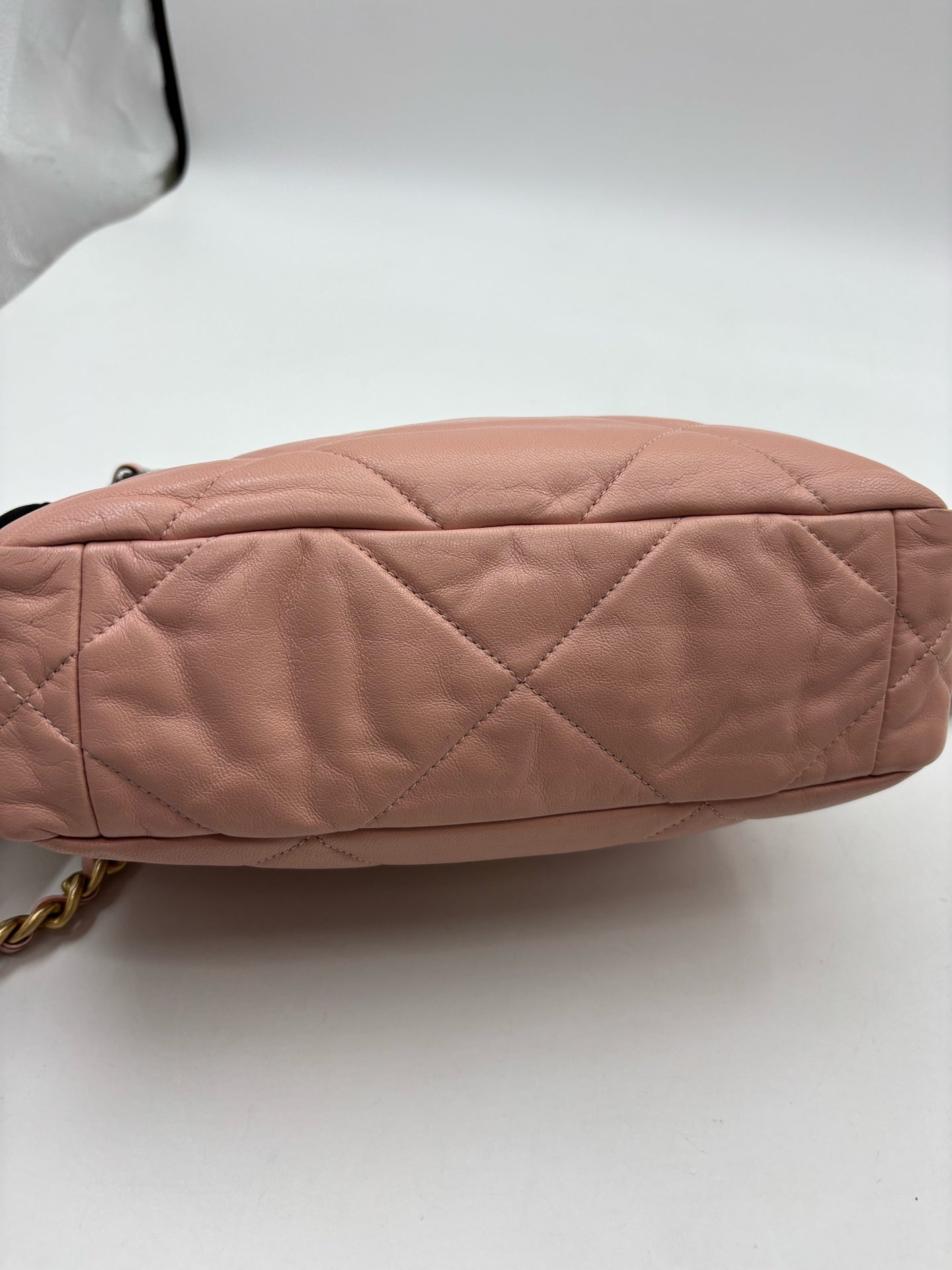 Chanel - 19 Bag - Leather - Pink - (small)