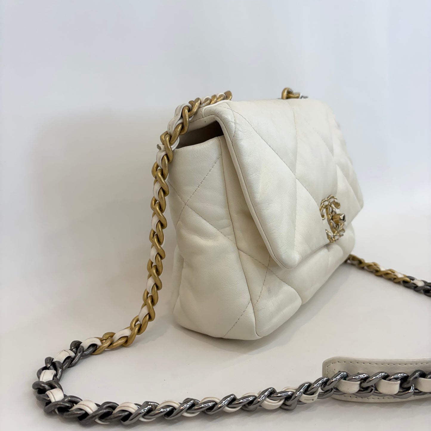 Chanel - 19 Bag - Leather - White - (medium)
