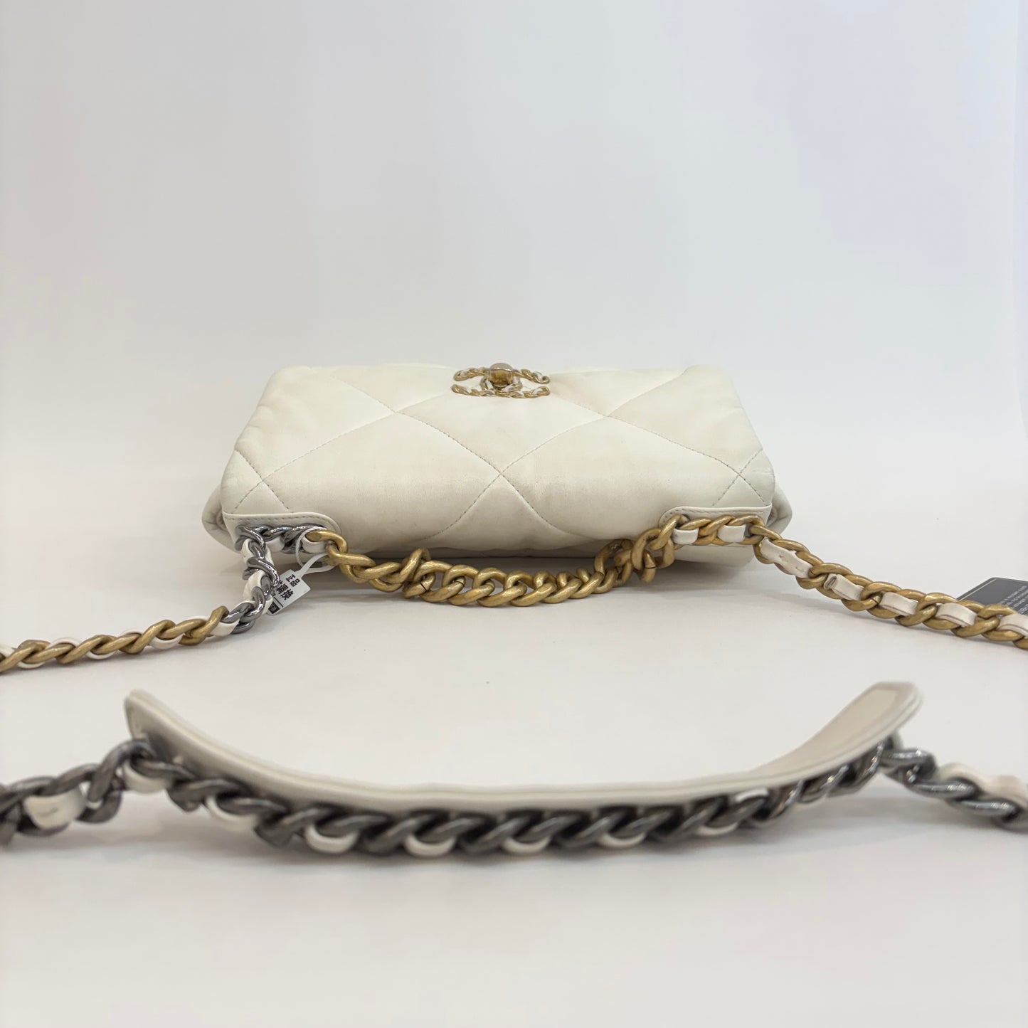 Chanel - 19 Bag - Leather - White - (medium)