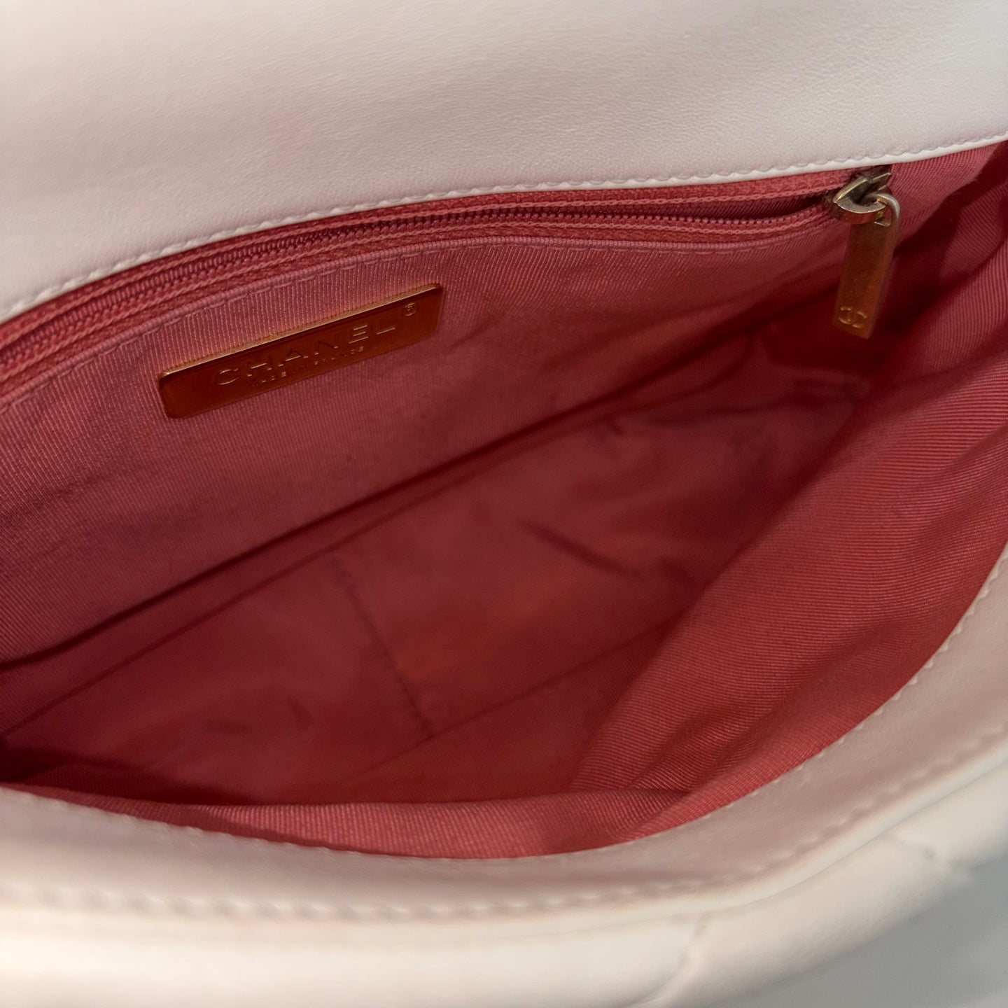 Chanel - 19 Bag - Leather - White - (medium)