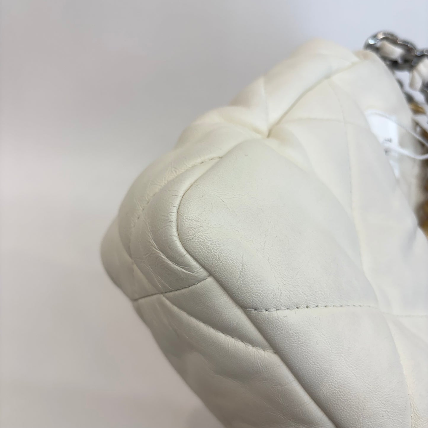 Chanel - 19 Bag - Leather - White - (medium)