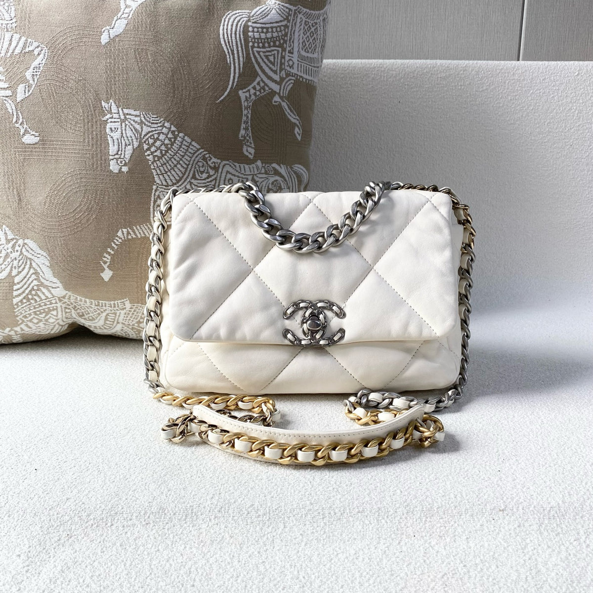 Chanel - 19 bag - Leather - White - (small)