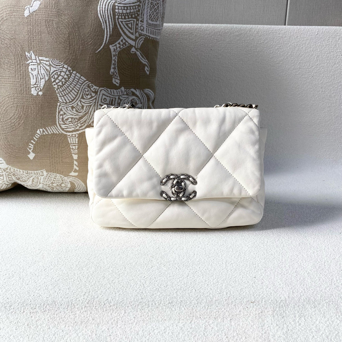 Chanel - 19 bag - Leather - White - (small)
