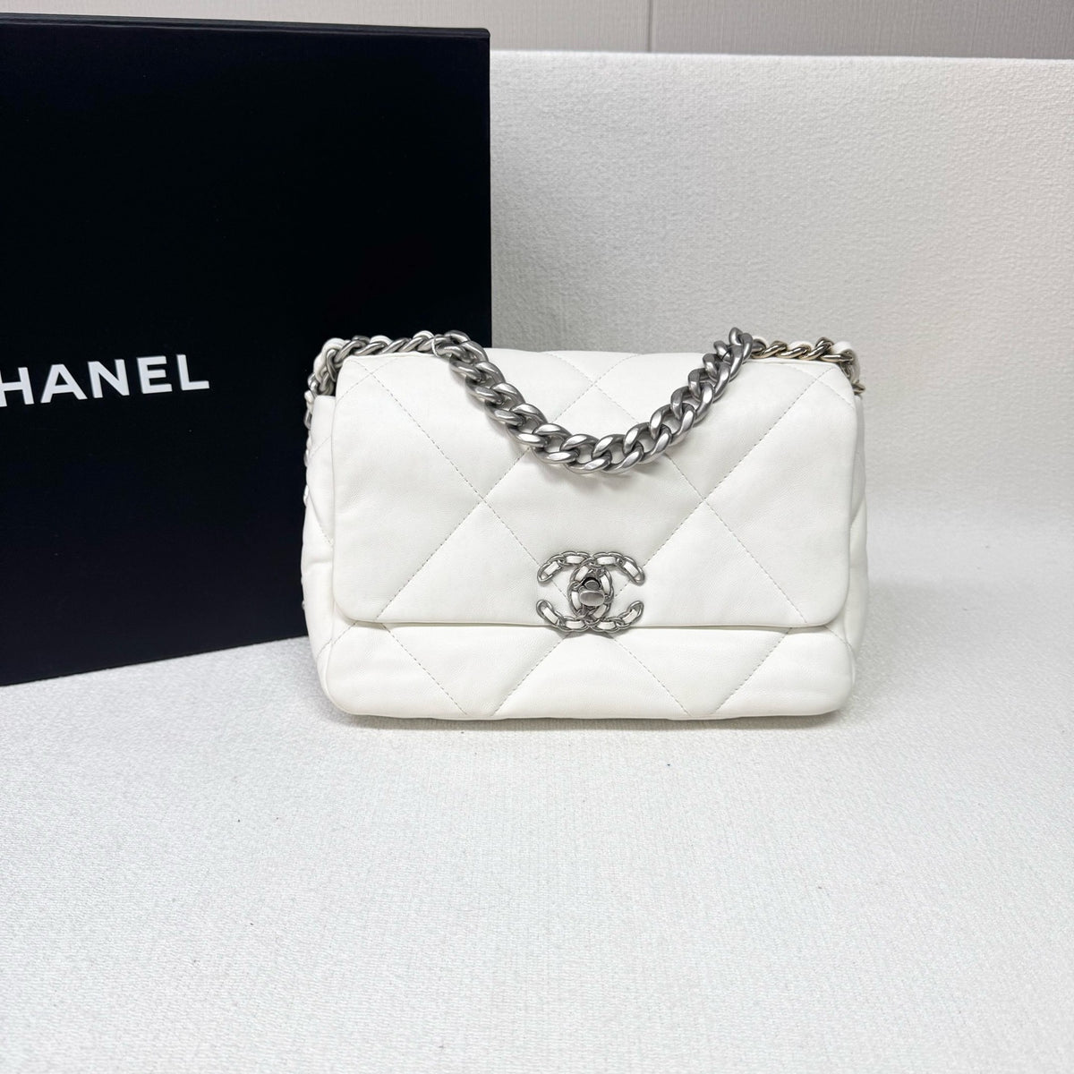 Chanel - 19 bag - Leather - White - (small)