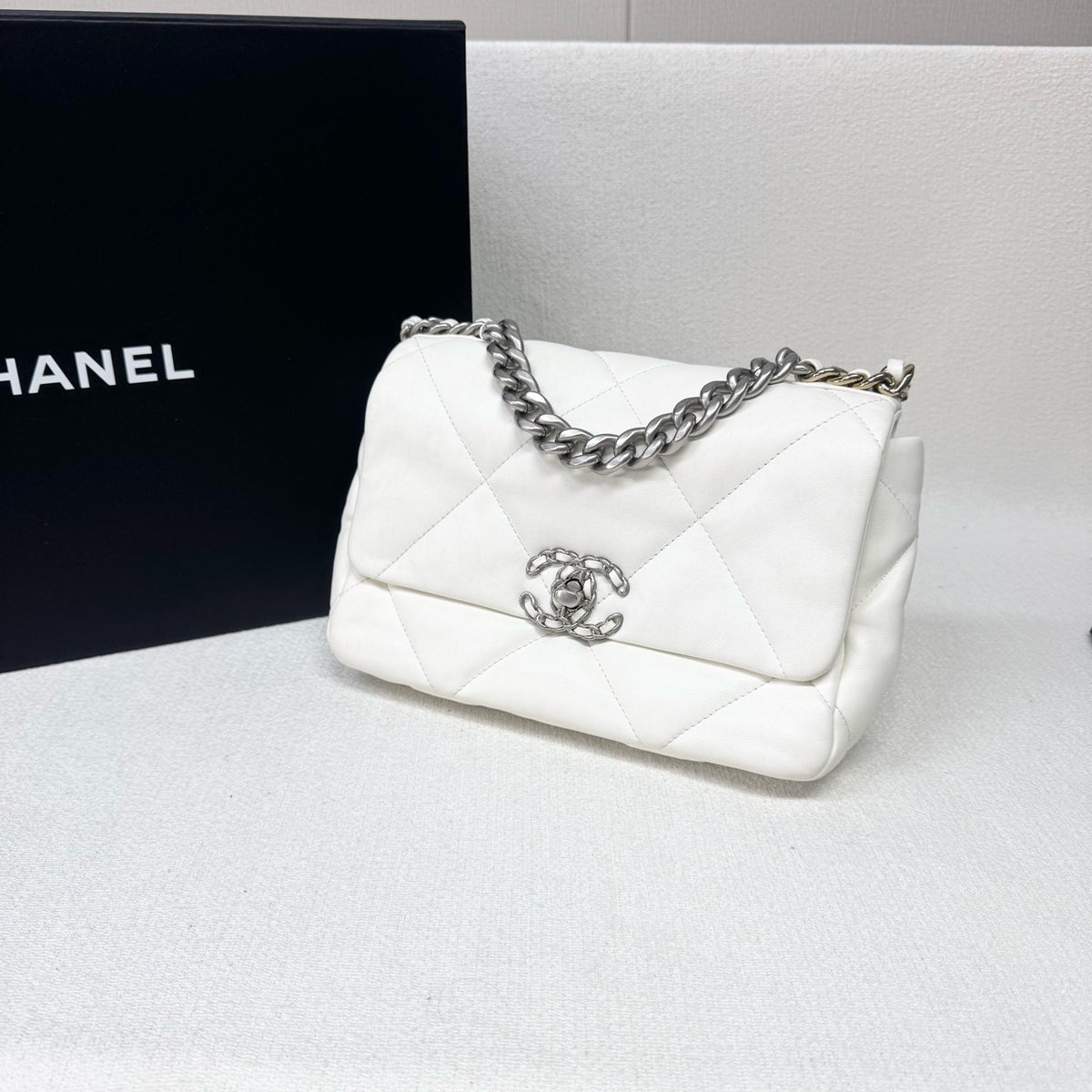 Chanel - 19 bag - Leather - White - (small)