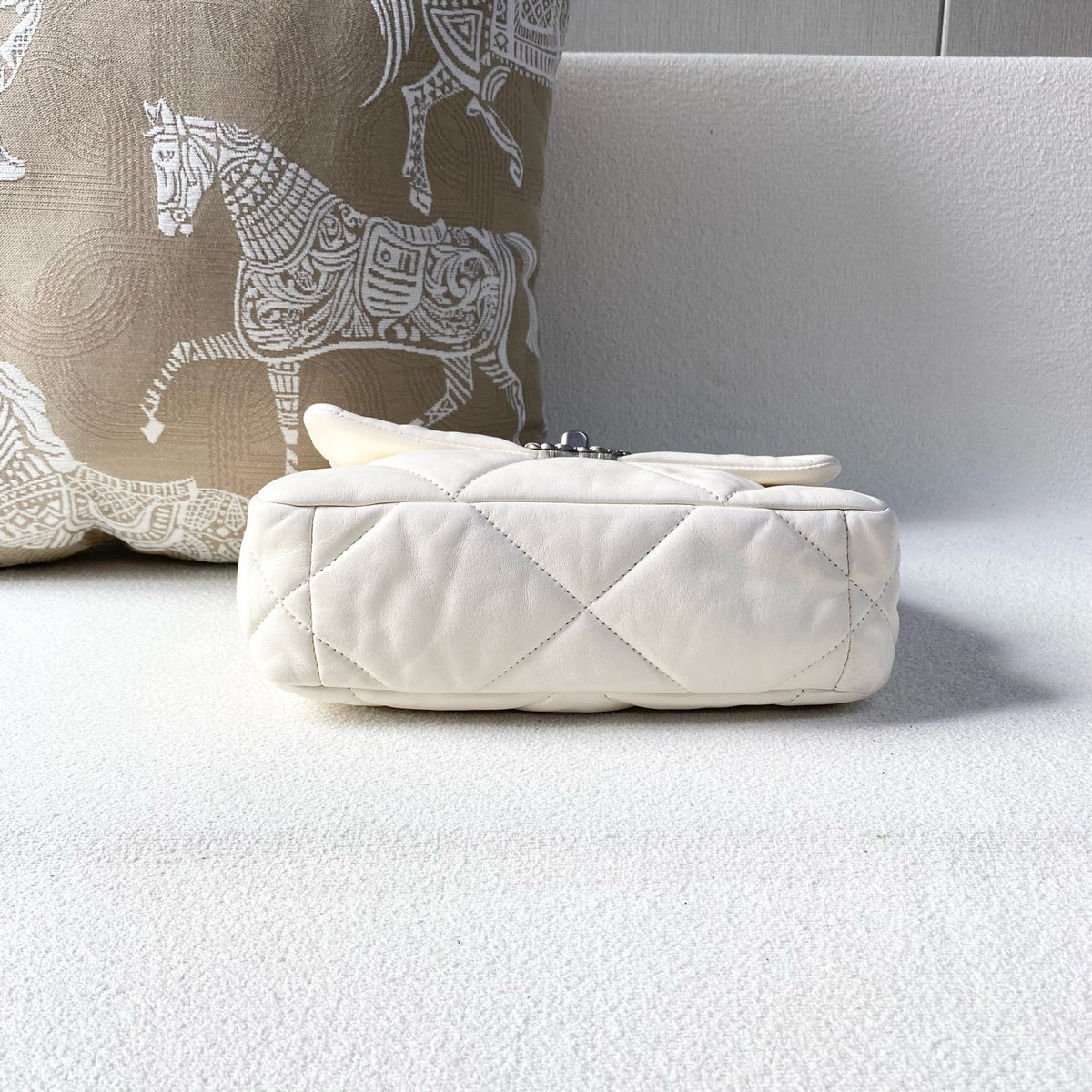 Chanel - 19 bag - Leather - White - (small)