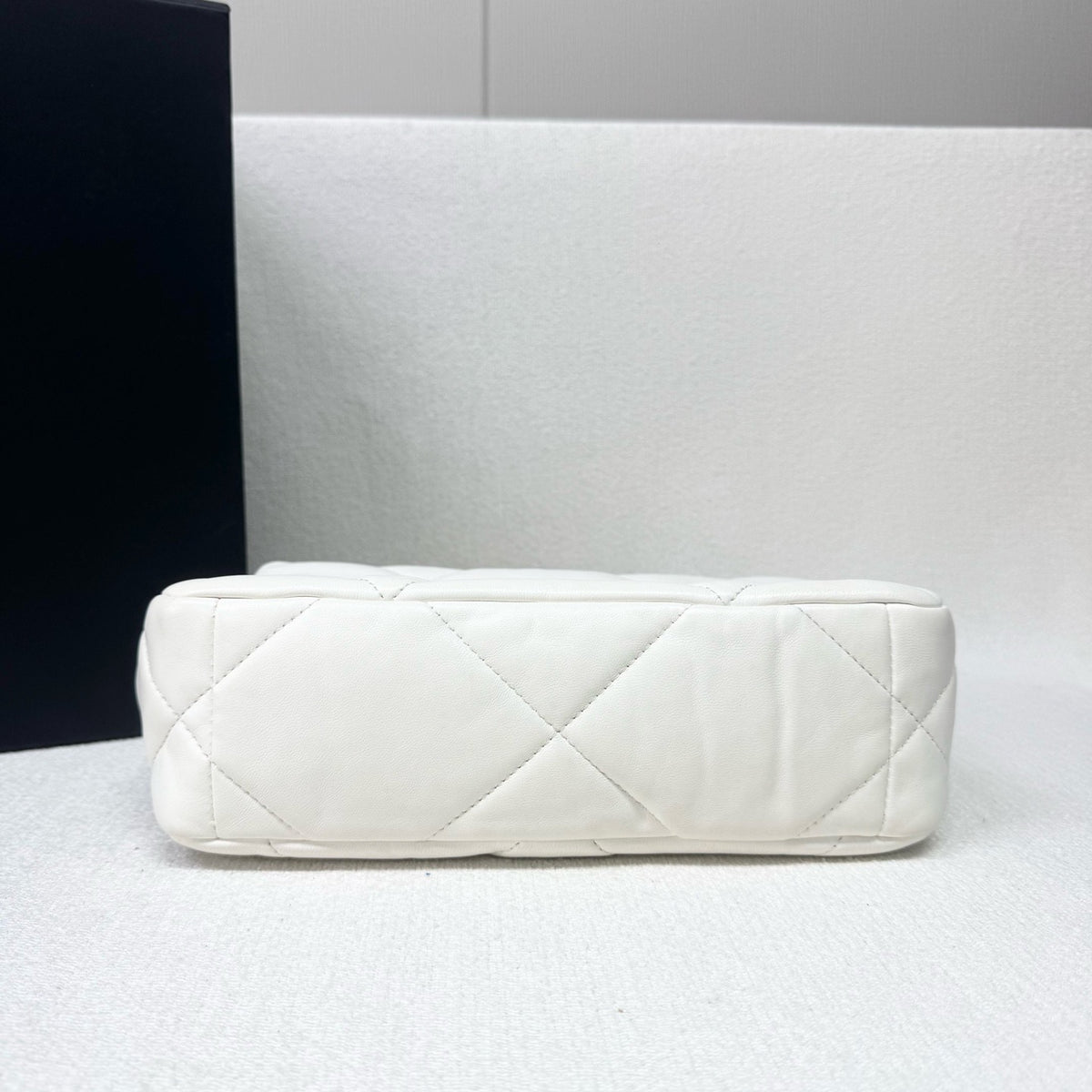 Chanel - 19 bag - Leather - White - (small)