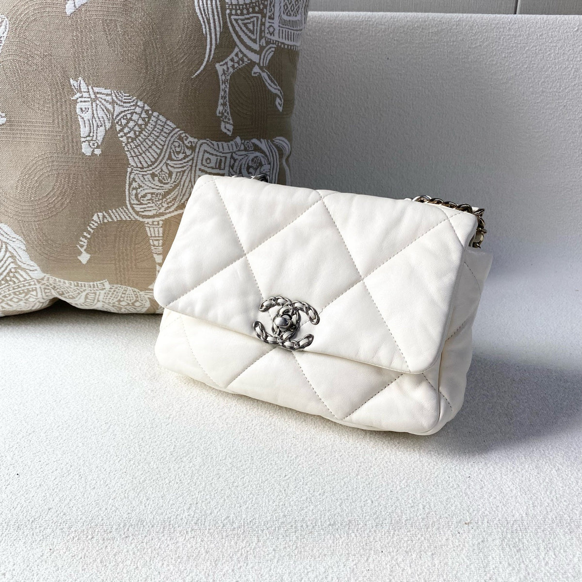 Chanel - 19 bag - Leather - White - (small)