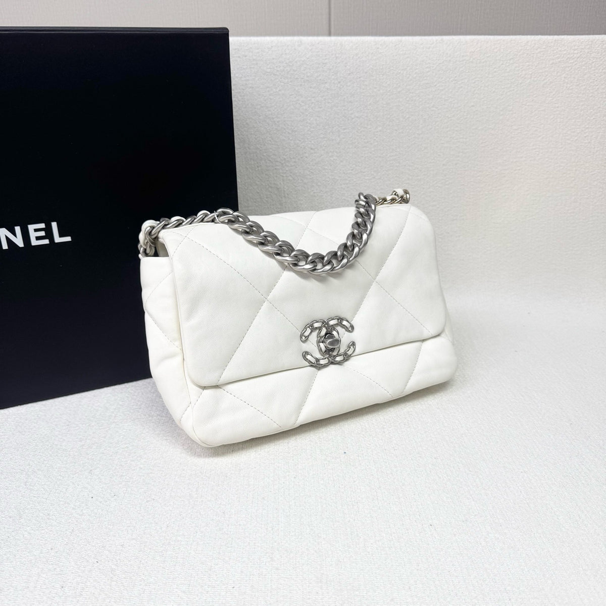 Chanel - 19 bag - Leather - White - (small)