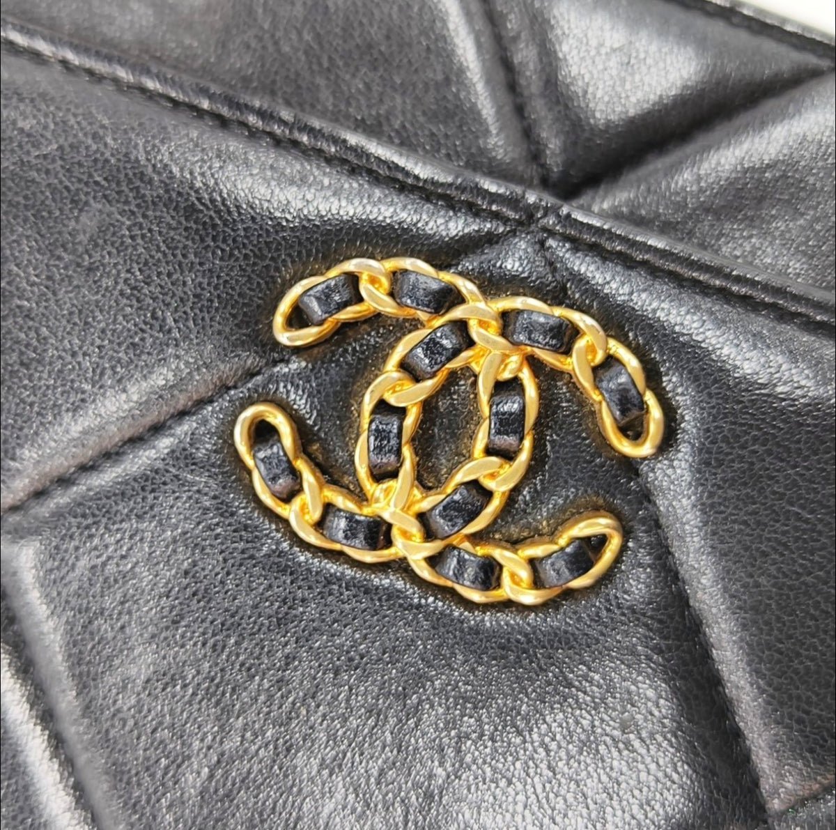 Chanel - 19 Bag WOC - Leather - Black - (mini)