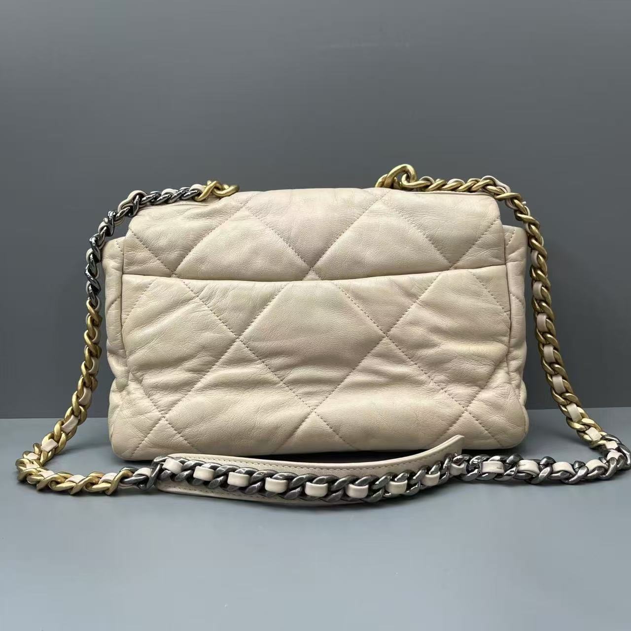 Chanel - 19 Flap Bag - Grained calfskin leather - Beige - (Medium)