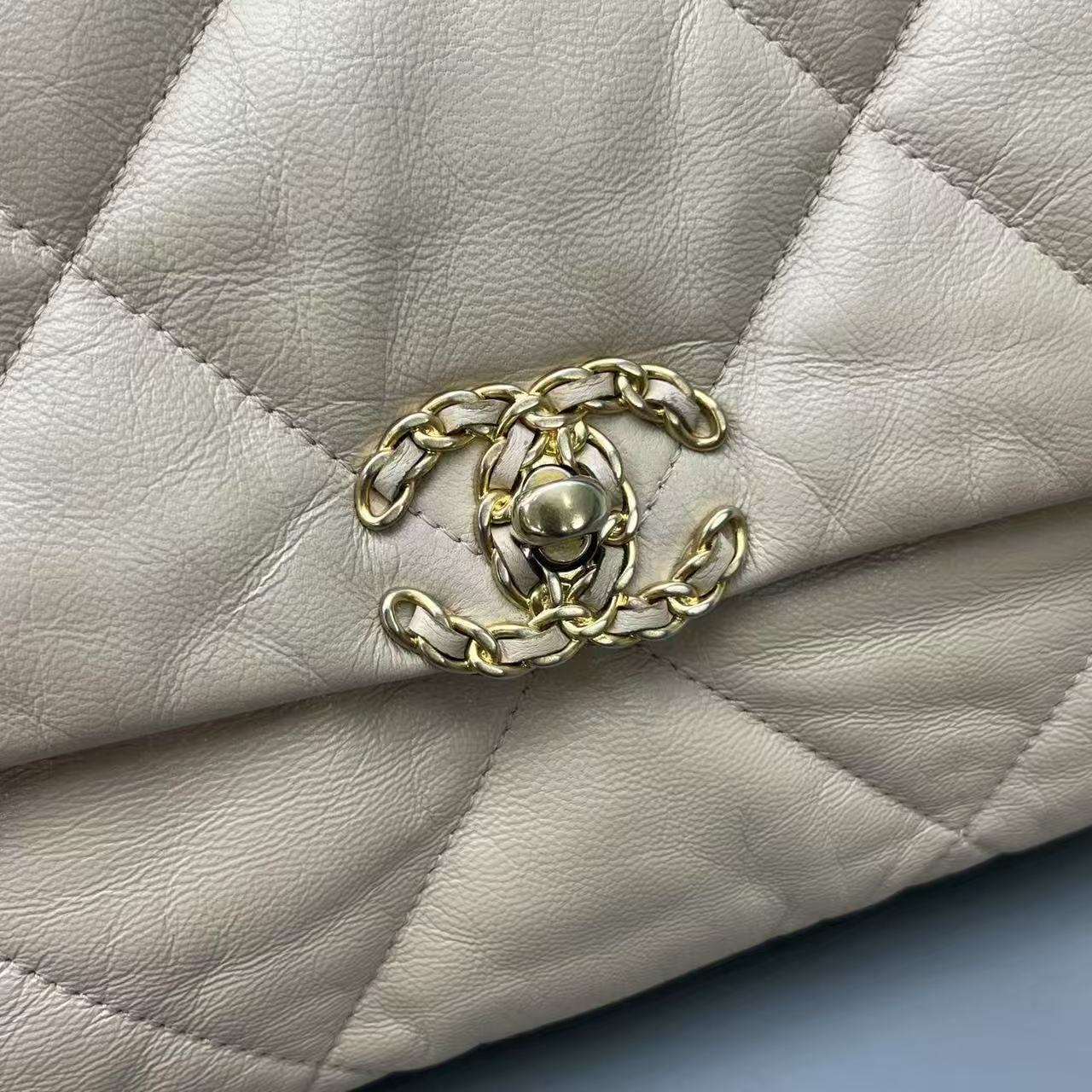 Chanel - 19 Flap Bag - Grained calfskin leather - Beige - (Medium)