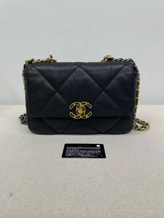 Chanel - 19 Flap Bag - Lambskin leather - Black - (small)