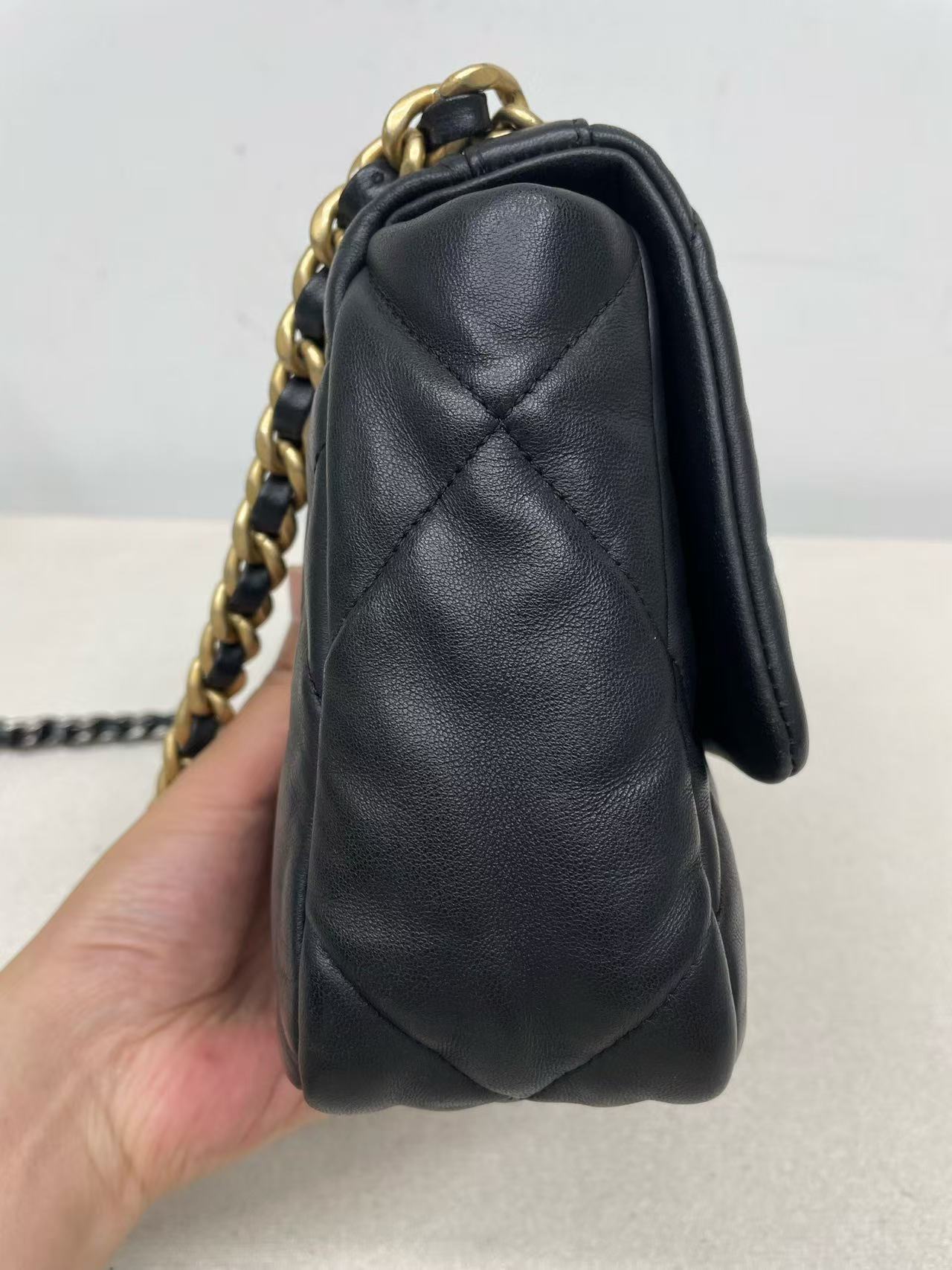 Chanel - 19 Flap Bag - Lambskin leather - Black - (small)