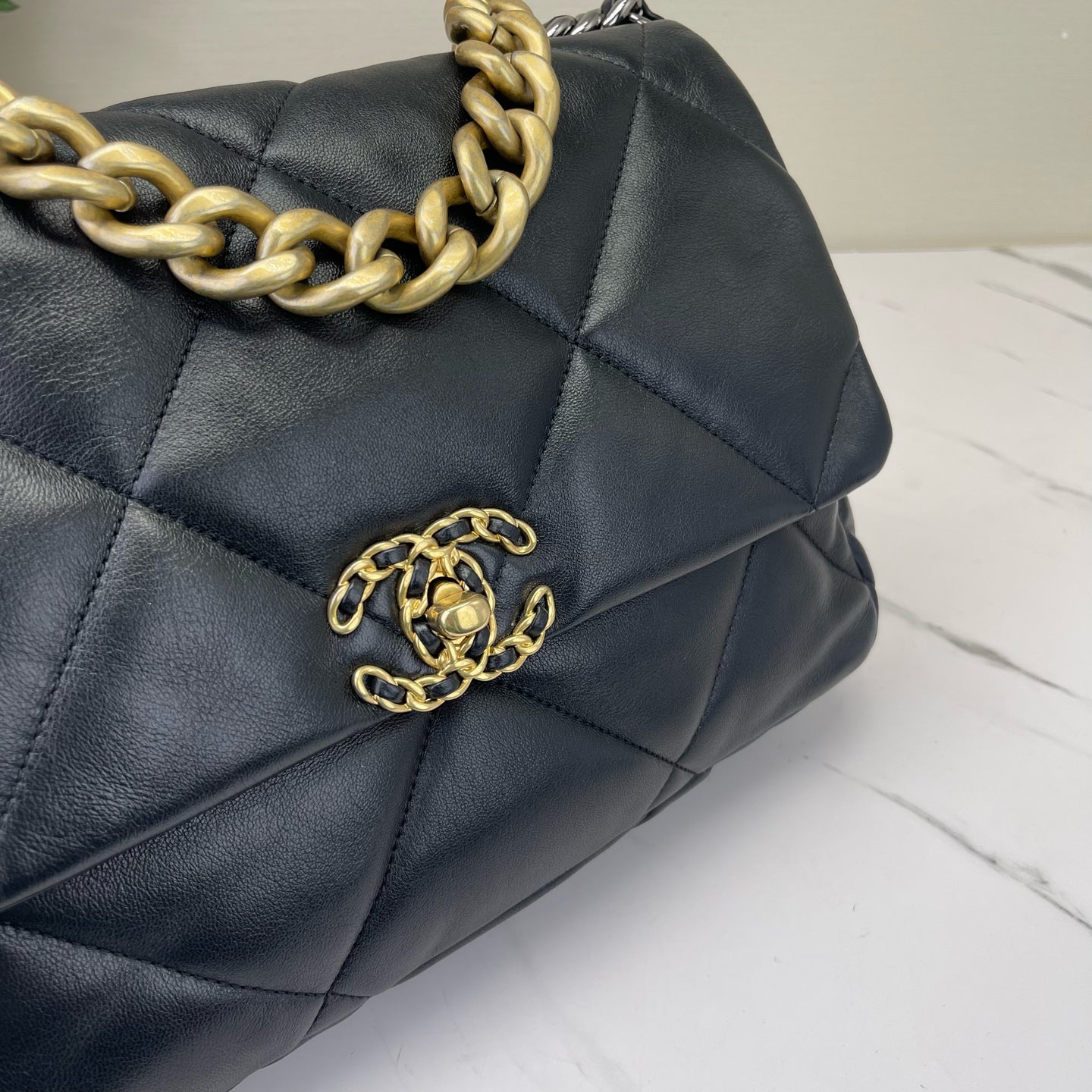 Chanel - 19 - Leather - Black - (large)