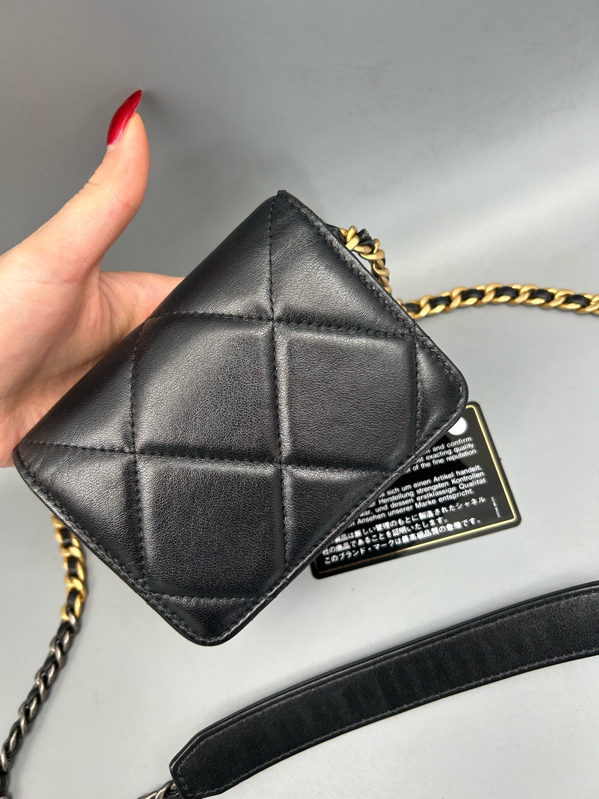 Chanel - 19 - Leather - Black - (mini)