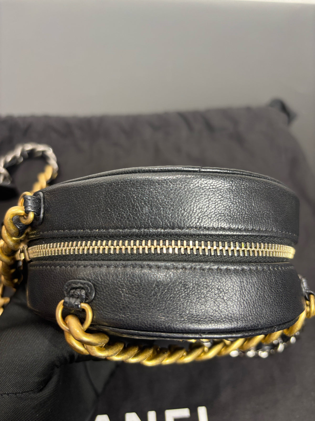 Chanel - 19 - Leather - Black - (mini)