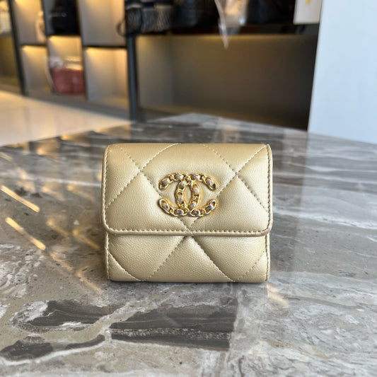 Chanel - 19 - Leather - Gold - (Small)