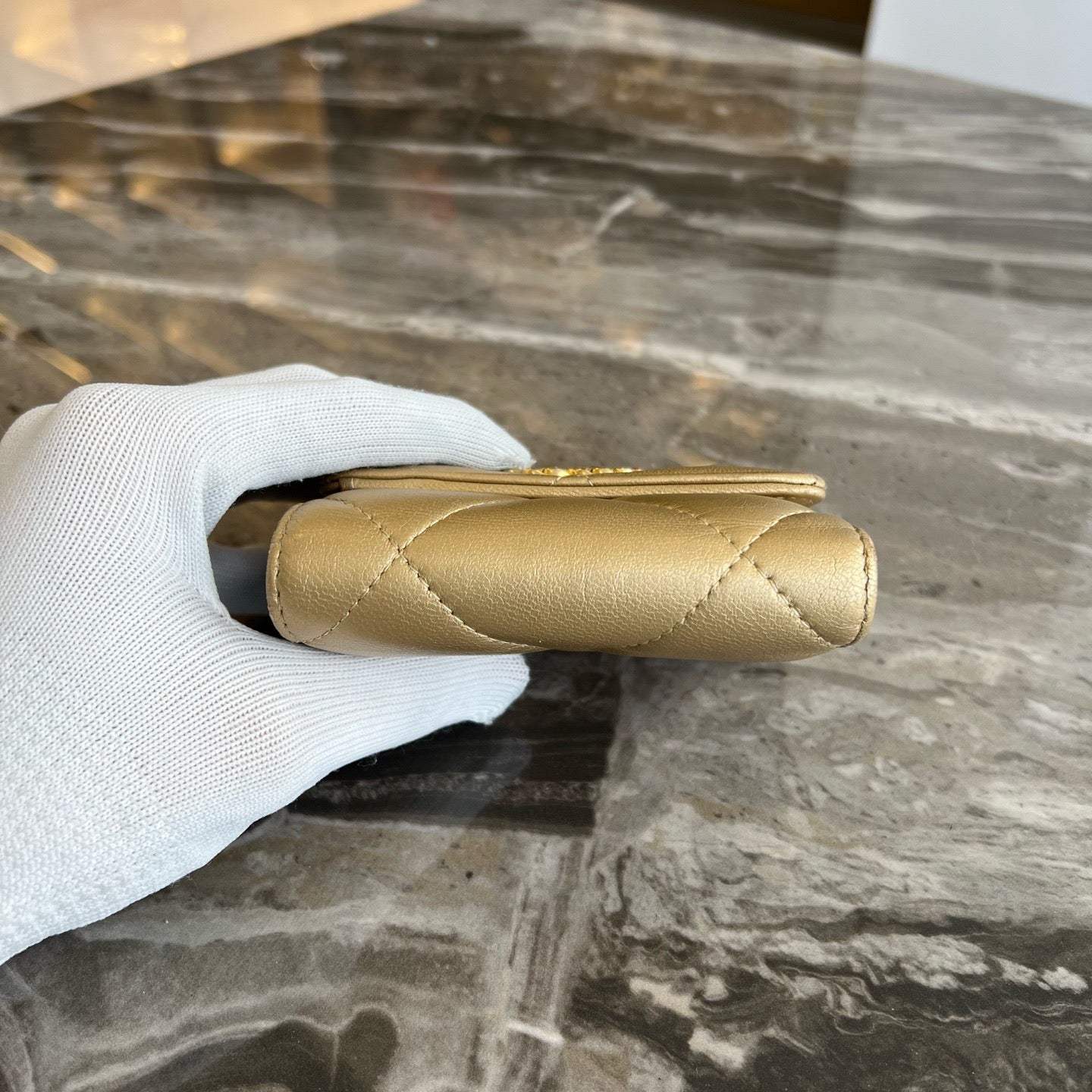 Chanel - 19 - Leather - Gold - (Small)
