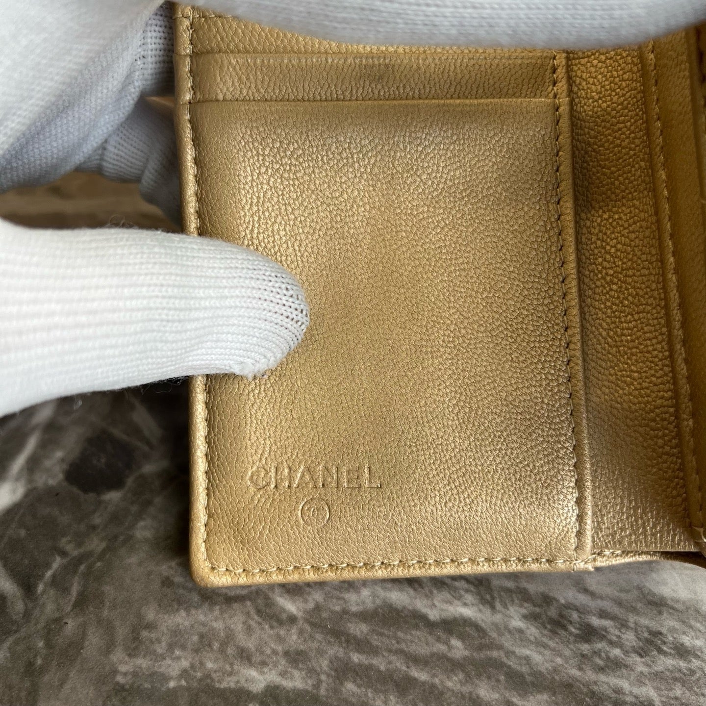 Chanel - 19 - Leather - Gold - (Small)