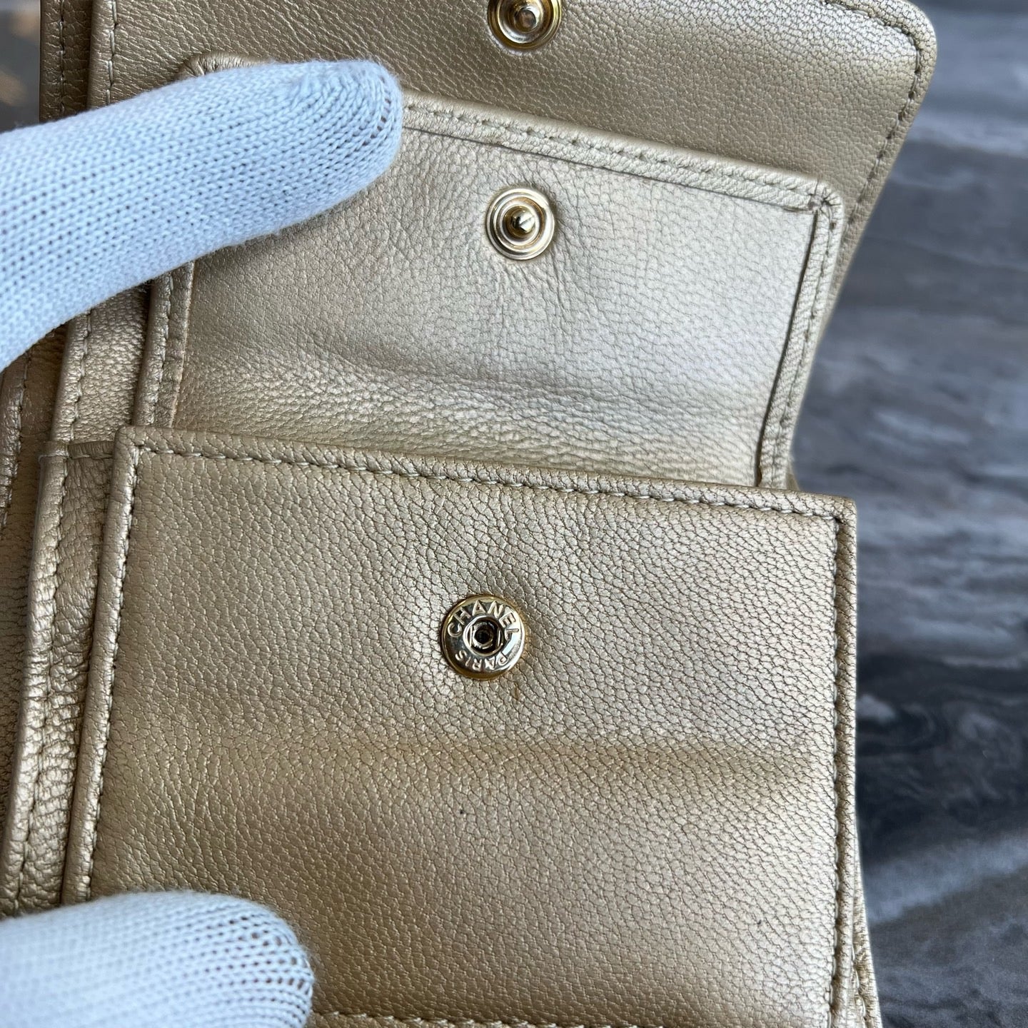 Chanel - 19 - Leather - Gold - (Small)