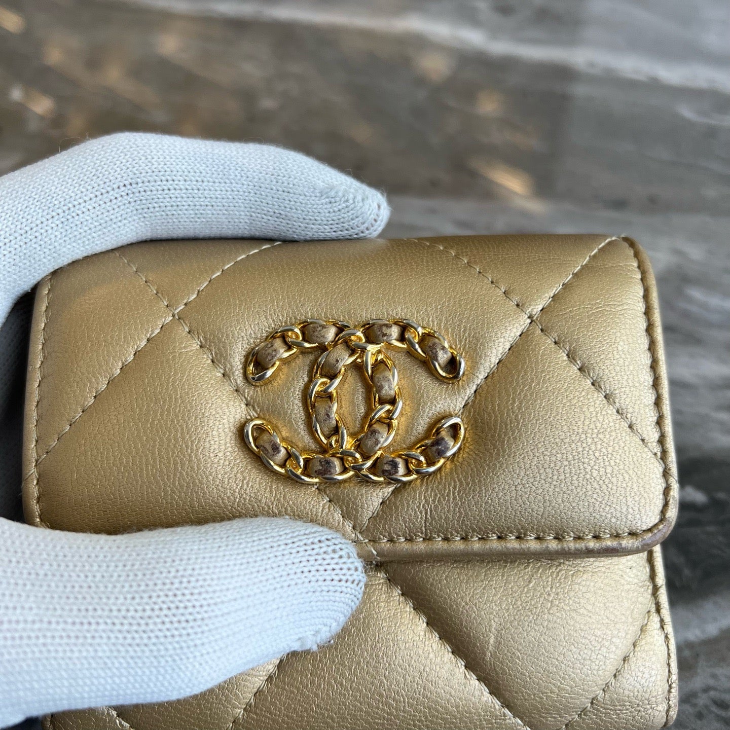 Chanel - 19 - Leather - Gold - (Small)