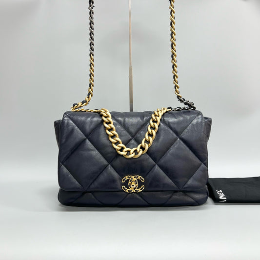 Chanel - 19 - Leather - Navy - (medium)