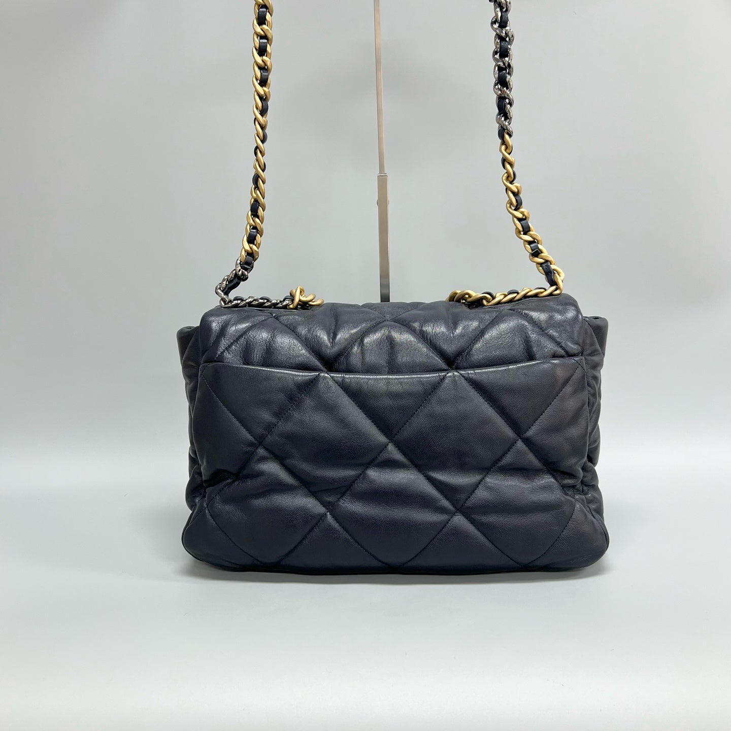 Chanel - 19 - Leather - Navy - (medium)
