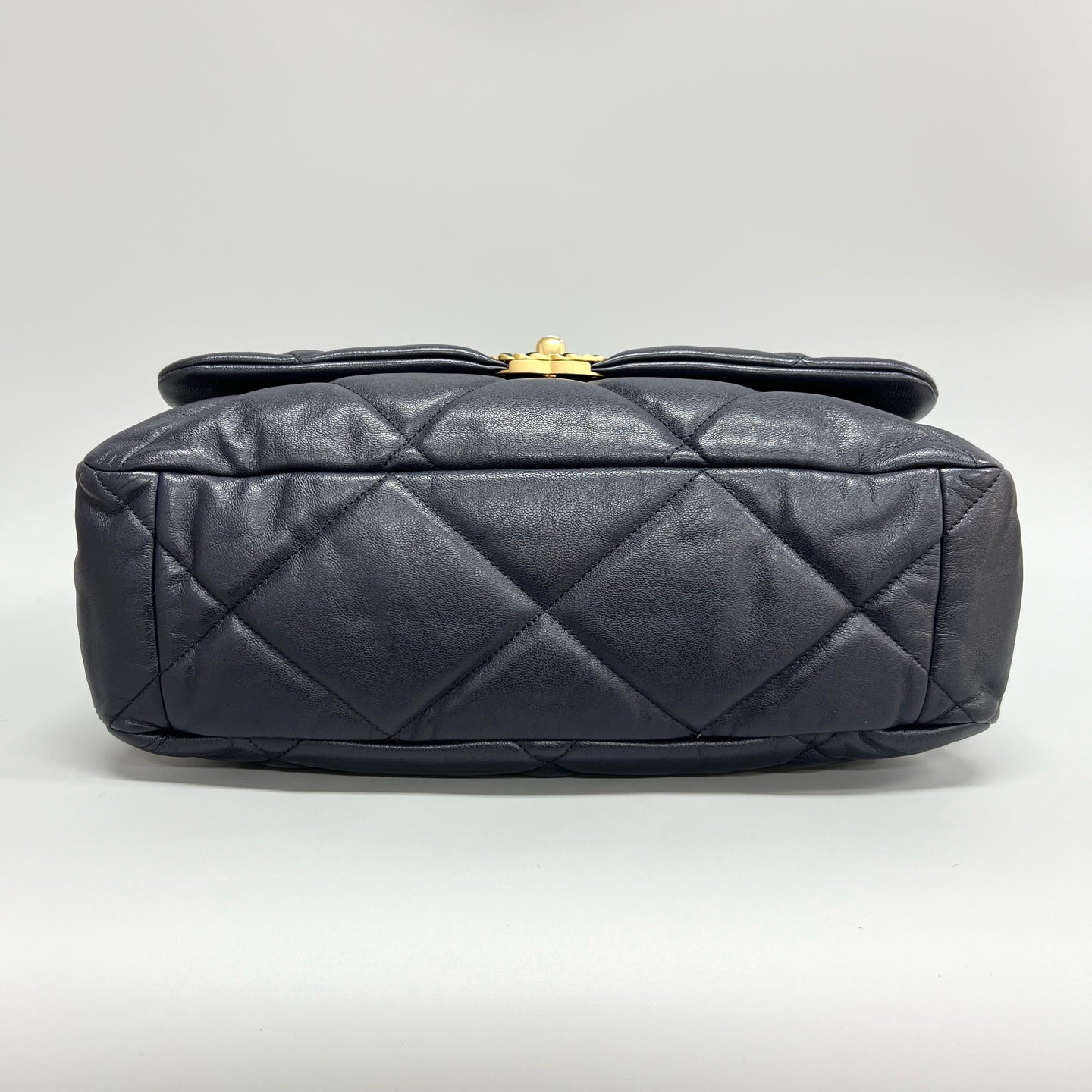 Chanel - 19 - Leather - Navy - (medium)