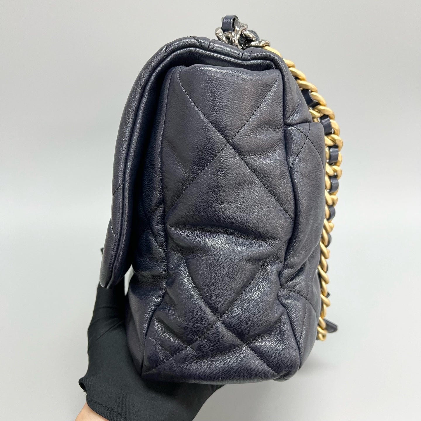 Chanel - 19 - Leather - Navy - (medium)