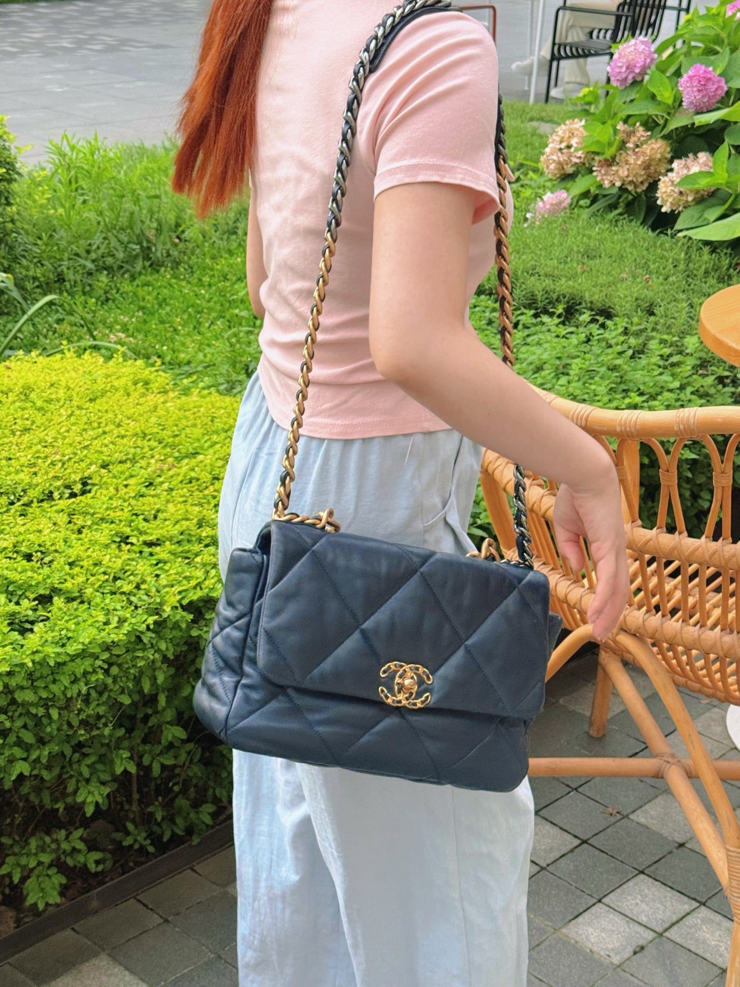 Chanel - 19 - Leather - Navy - (medium)