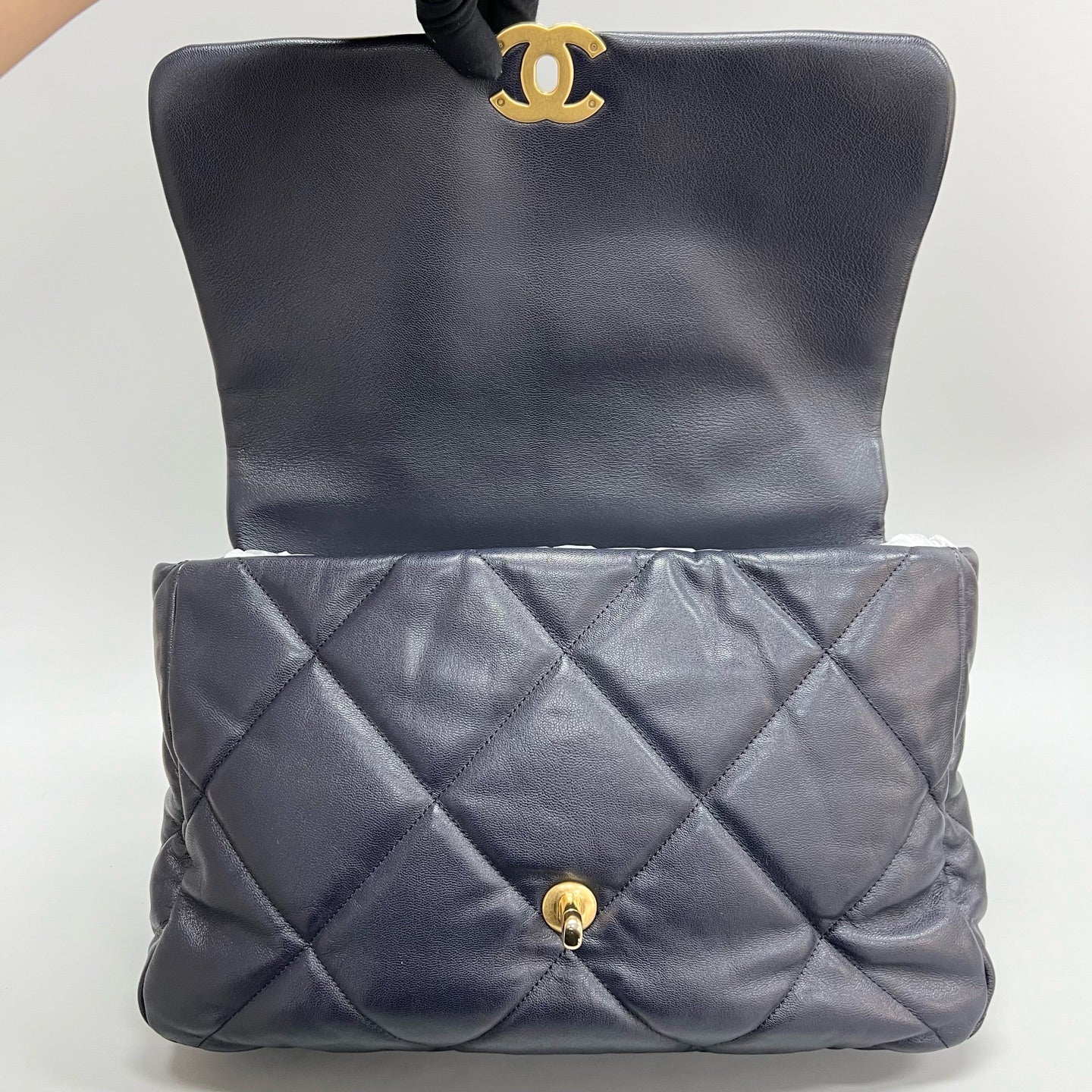 Chanel - 19 - Leather - Navy - (medium)